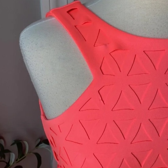 NWOT Lilly Pulitzer Mango Pink Sun Ray Daisy Laser Cut Scuba Ponte Shift Dress - Picture 4 of 13